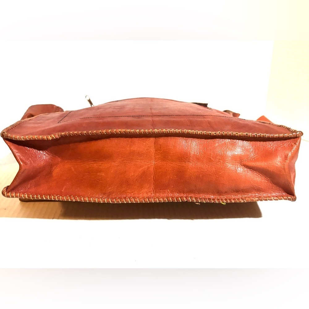 Handmade unisex Rust Leather Crossbody Bag - Picture 7 of 9